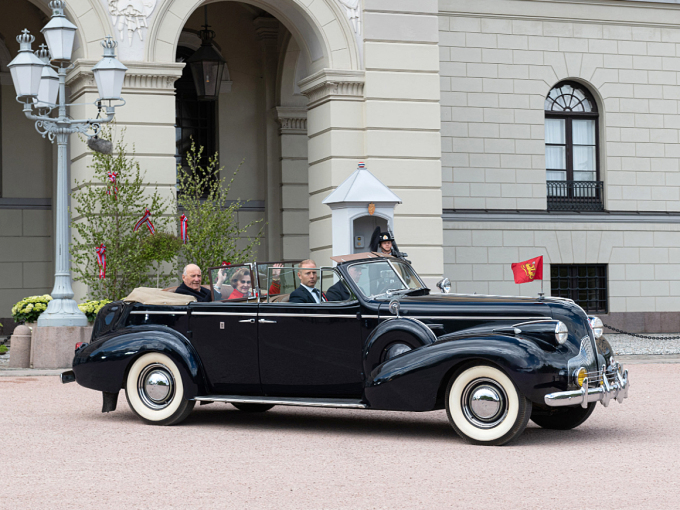 Kongeparet drar på overraskelsesbesøk i A1. Foto: Øivind Møller Bakken, Det kongelige hoff